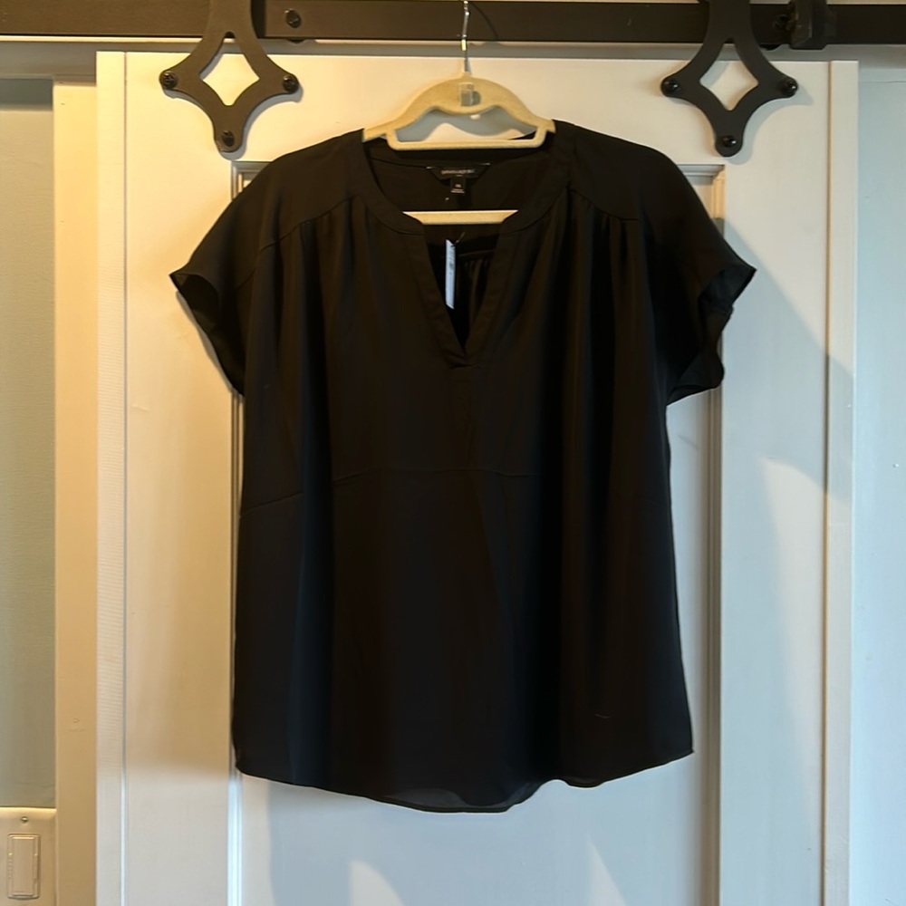 NWT Banana Republic Factory Black short sleeve blouse